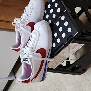 Gently used Women's size 6.5 Nike